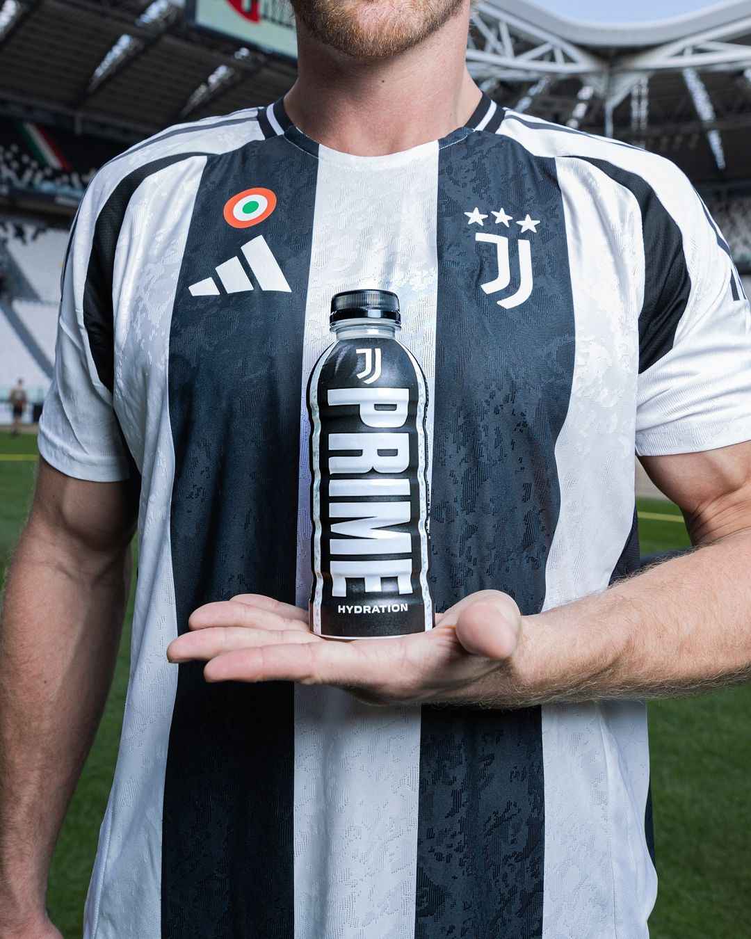 Juventus F.C. Limited Edition PRIME Hydration - 16.9 fl.oz (500ml) image 2